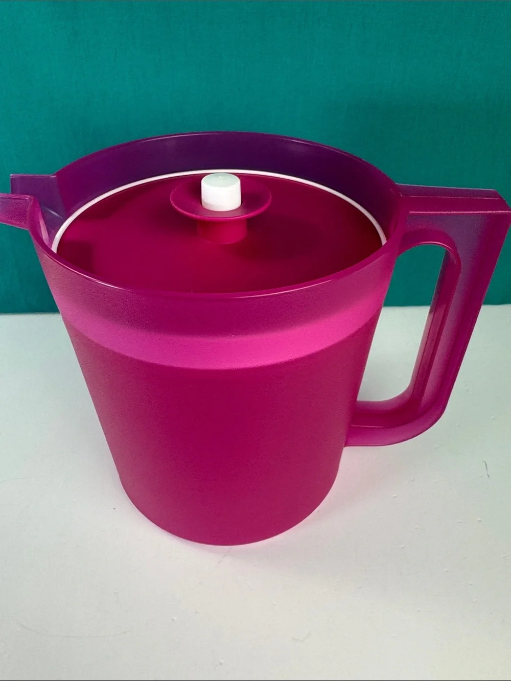 Tupperware Classic Pitcher 1.5 Qt 1.5L Pink Push Button Lid New